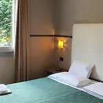 Laguna Hotel 3*
