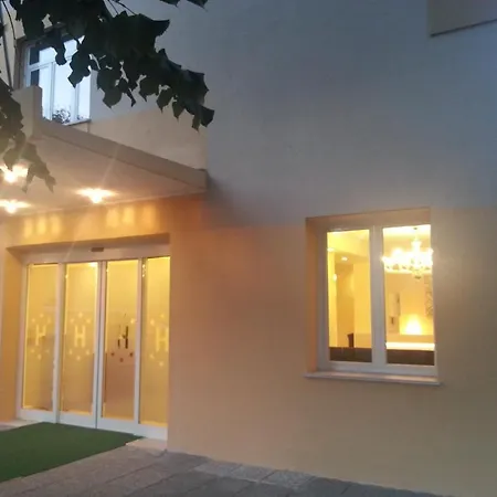 拉格纳住宅酒店 3*