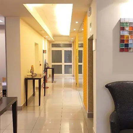 Laguna Hotel 3*