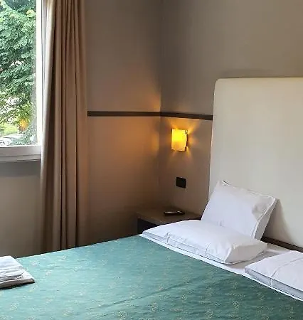 Laguna Hotel 3*