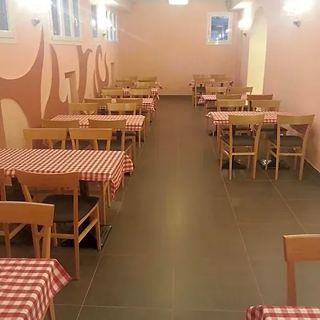 Laguna Hotel 3*