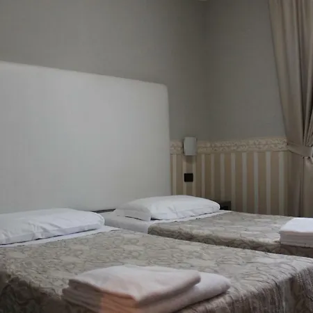 Laguna Hotel 3*