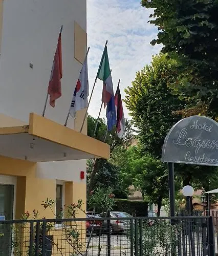 Laguna Hotel 3*