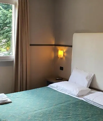 Laguna Hotel 3*